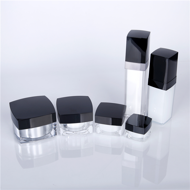  Cosmetic bottle with black lid