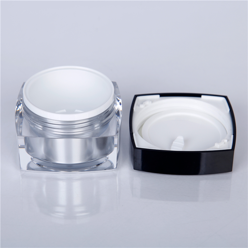  Cosmetic bottle with black lid